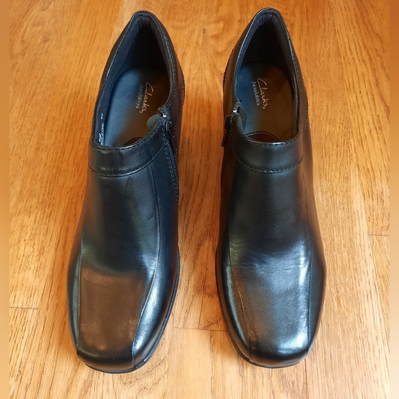 Clarks Bendables Women's Black Leather Zip Up Ankle Bootie Square Toe Sz 9.5 M - Picture 2 of 11